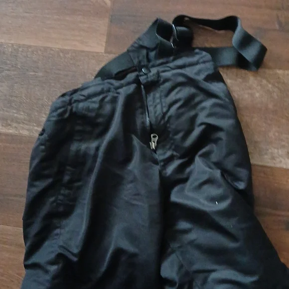 Snowpants - Picture 3 of 10